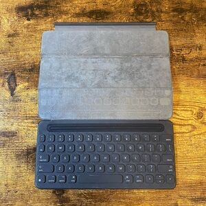 Hamite iPad Case with Keyboard Backlit Wireless Detachable Folio Keyboard Cover